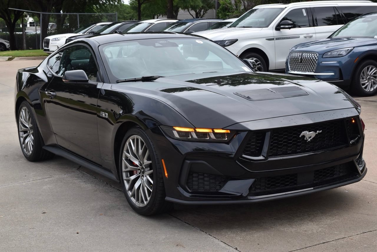 Used 2025 Ford Mustang GT Premium RWD image 4