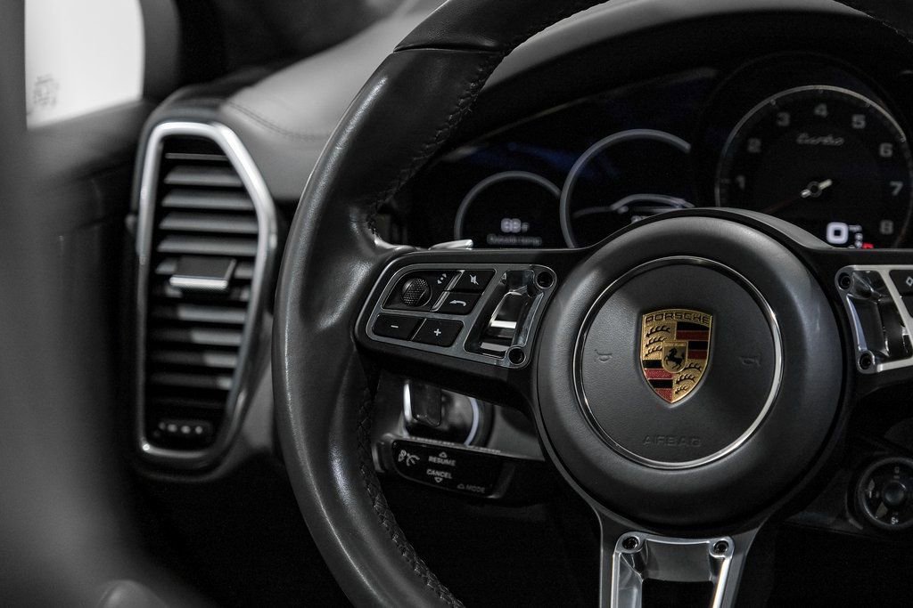 Used 2020 Porsche Cayenne Turbo AWD/4WD image 16