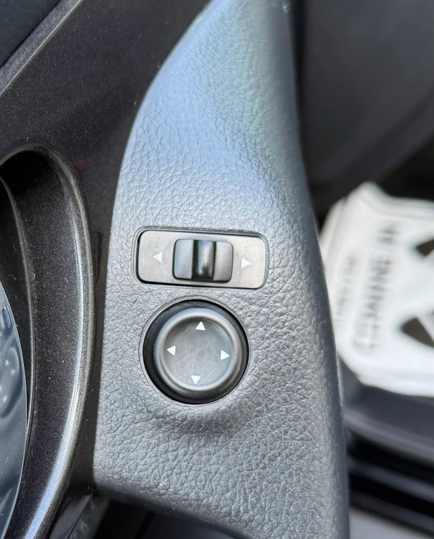 Used 2018 Nissan Rogue S image 23