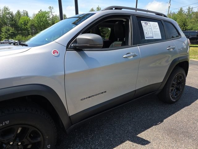 Used 2019 Jeep Cherokee Trailhawk AWD/4WD image 36