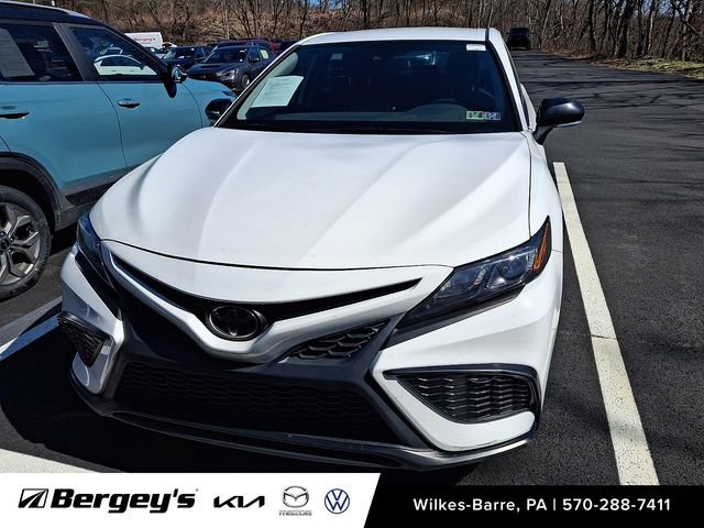 Used 2022 Toyota Camry SE image 2