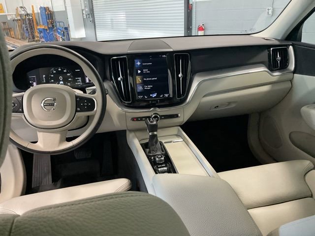 Used 2019 Volvo XC60 T5 Momentum w/ Premium Package image 12