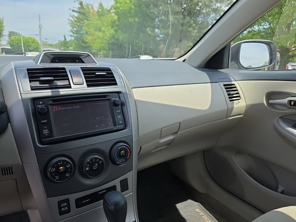 Used 2013 Toyota Corolla LE FWD image 21