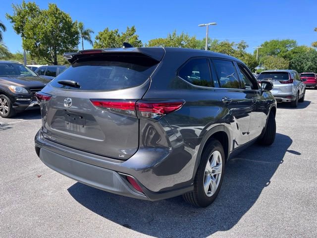 Used 2022 Toyota Highlander LE image 4