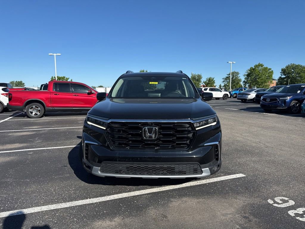 Used 2025 Honda Pilot Elite image 2