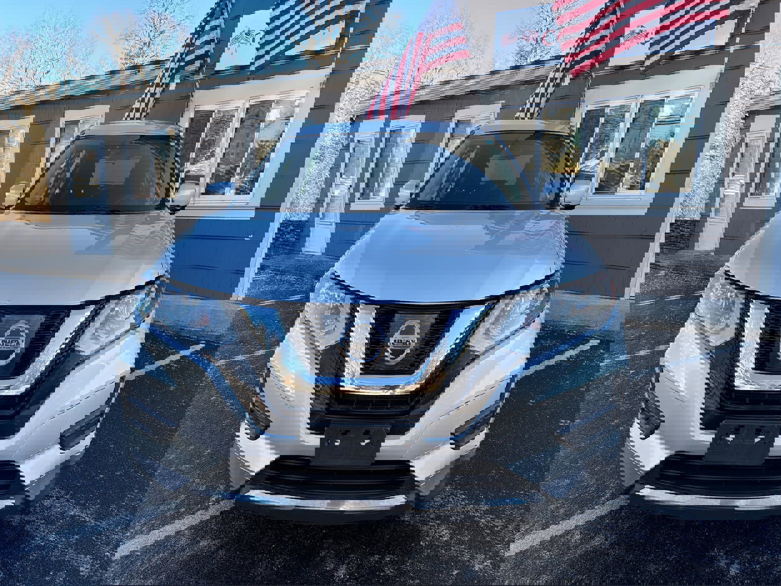 Used 2017 Nissan Rogue S image 2