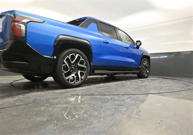 Used 2025 Chevrolet Silverado EV RST image 33