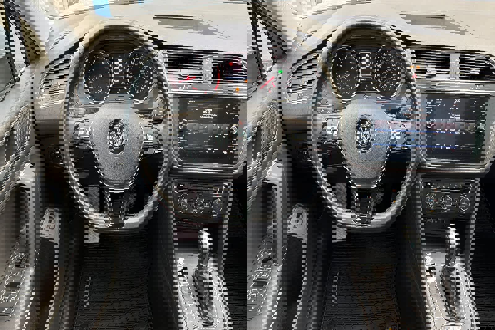 Used 2018 Volkswagen Tiguan SEL image 16