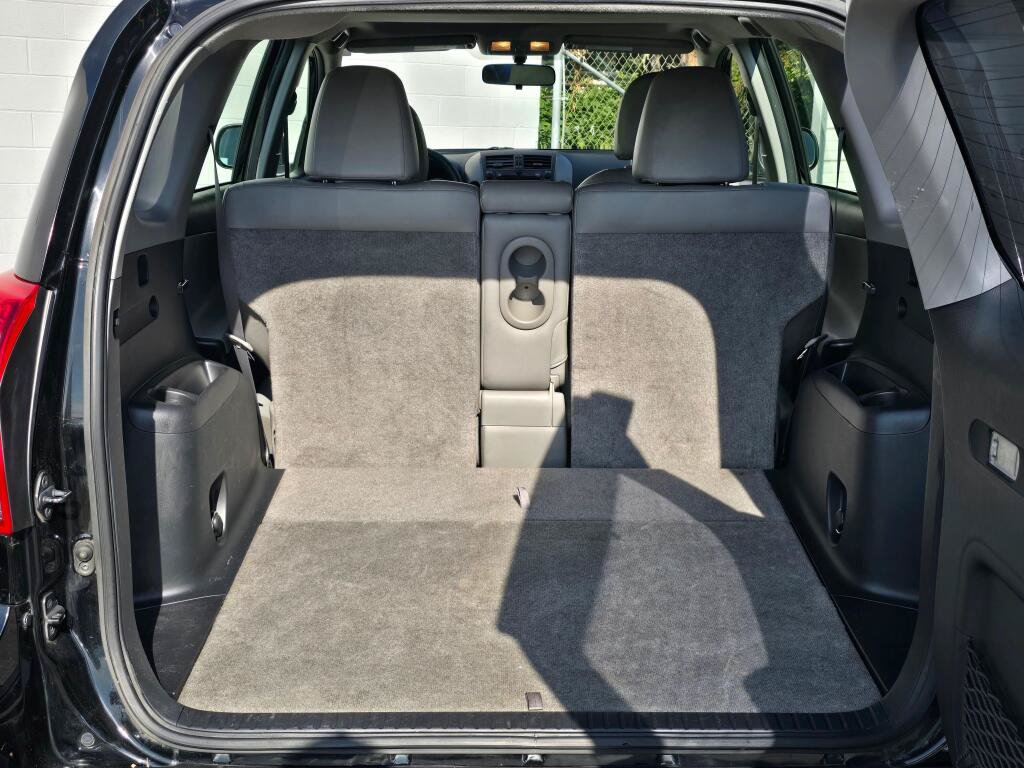 Used 2011 Toyota RAV4 Limited AWD/4WD image 16