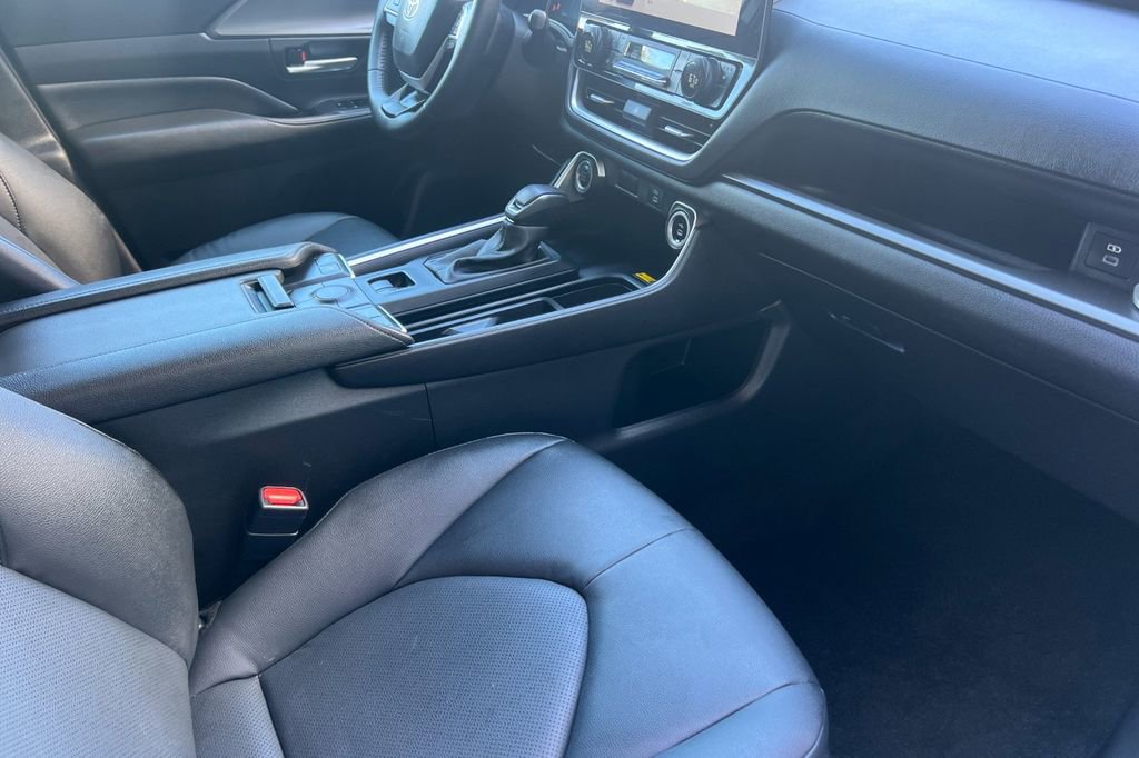 Certified 2025 Toyota Grand Highlander AWD image 18