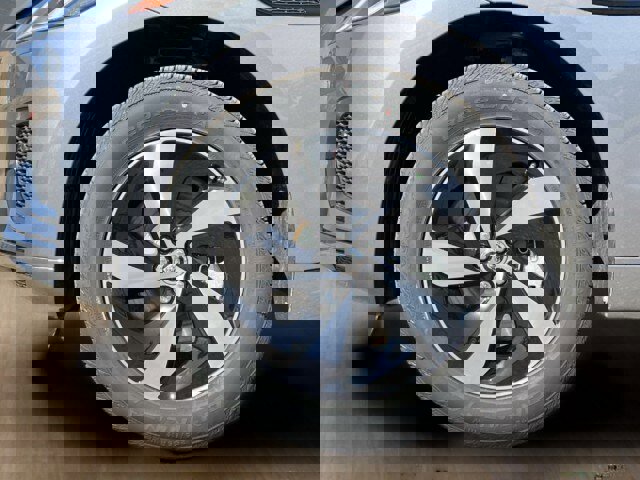 Used 2025 Jaguar F-PACE R-Dynamic S image 17