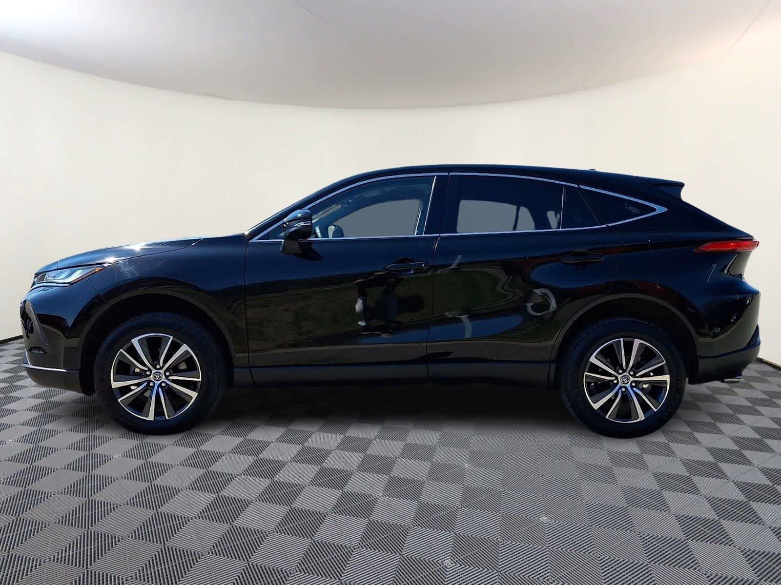 Certified 2023 Toyota Venza LE AWD/4WD image 10
