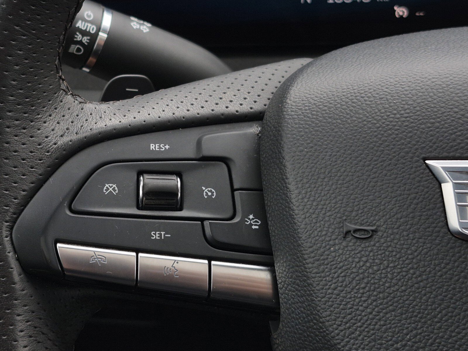 Used 2024 Cadillac XT4 Sport w/ LPO, Floor Liner Package FWD image 28