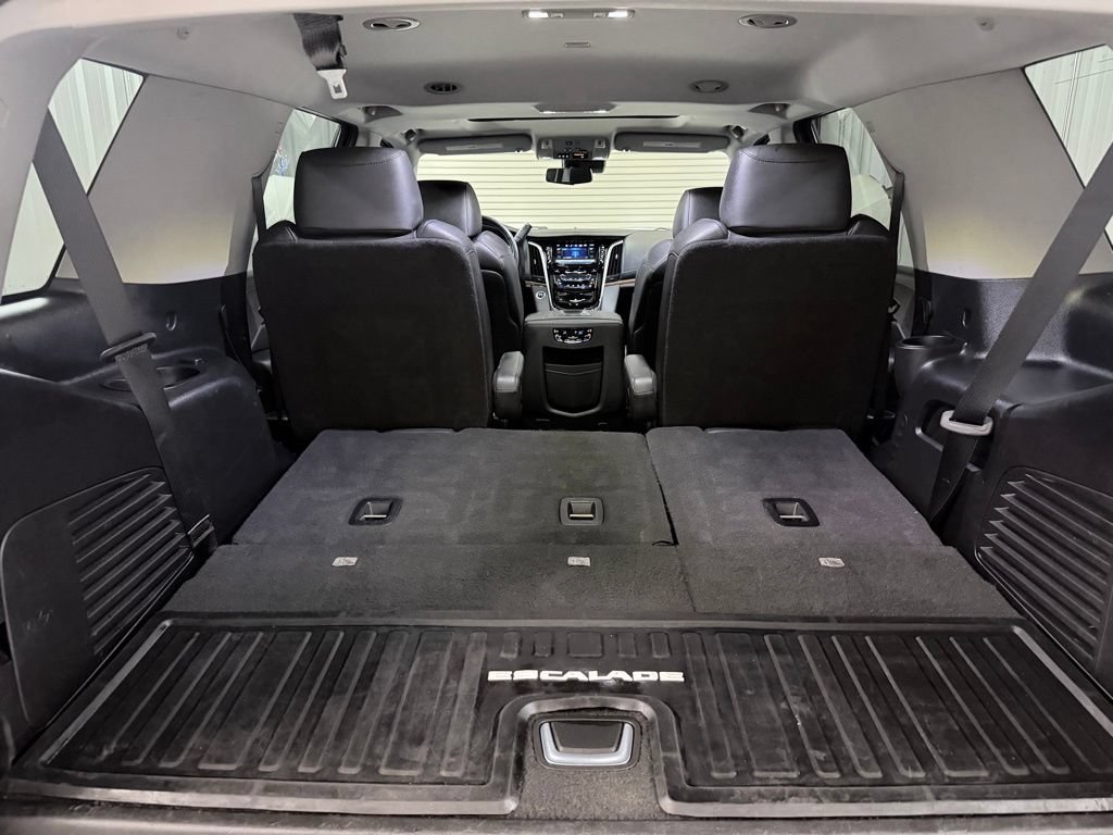 Used 2020 Cadillac Escalade Luxury w/ LPO, Radiant Package AWD/4WD image 35