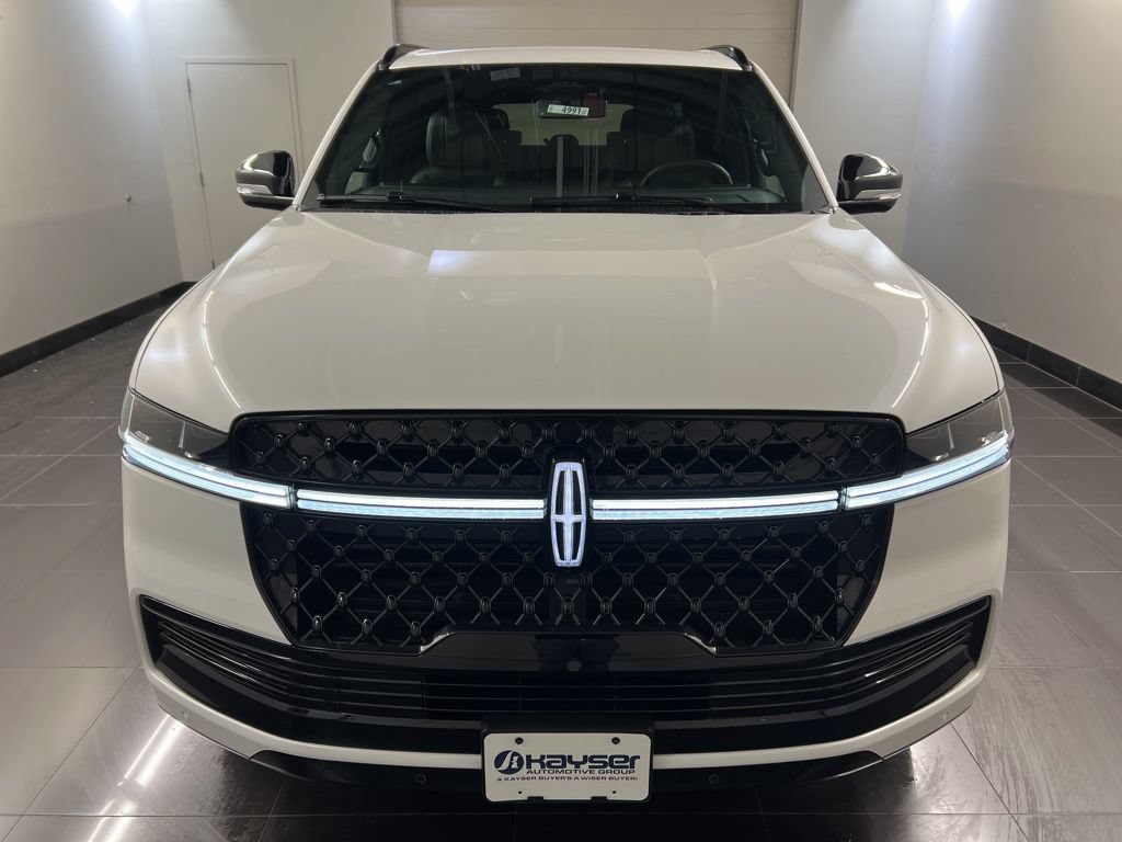 Used 2026 Lincoln Navigator L Reserve w/ Jet Appearance Package AWD/4WD image 2