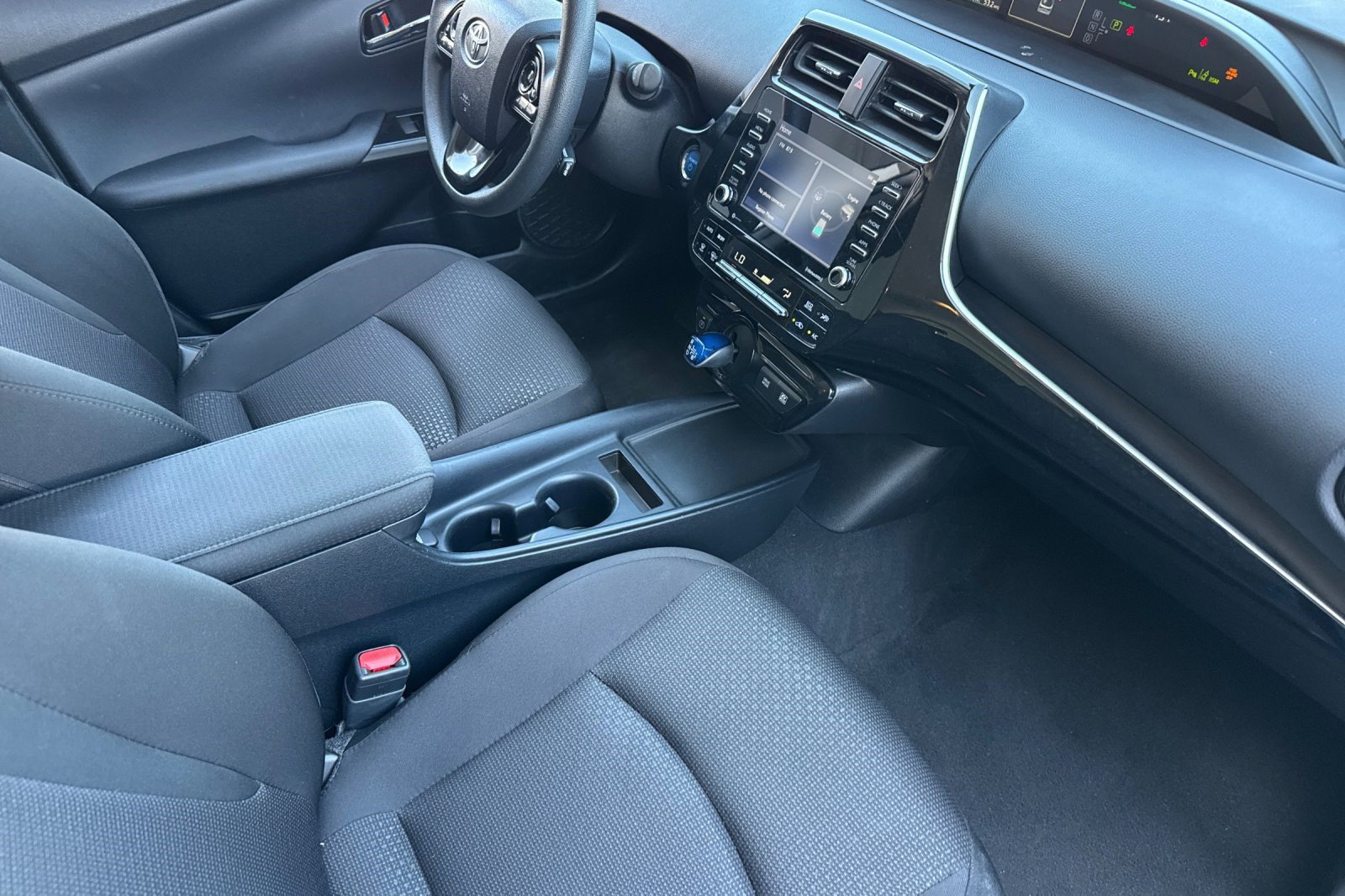 Certified 2022 Toyota Prius LE FWD image 34