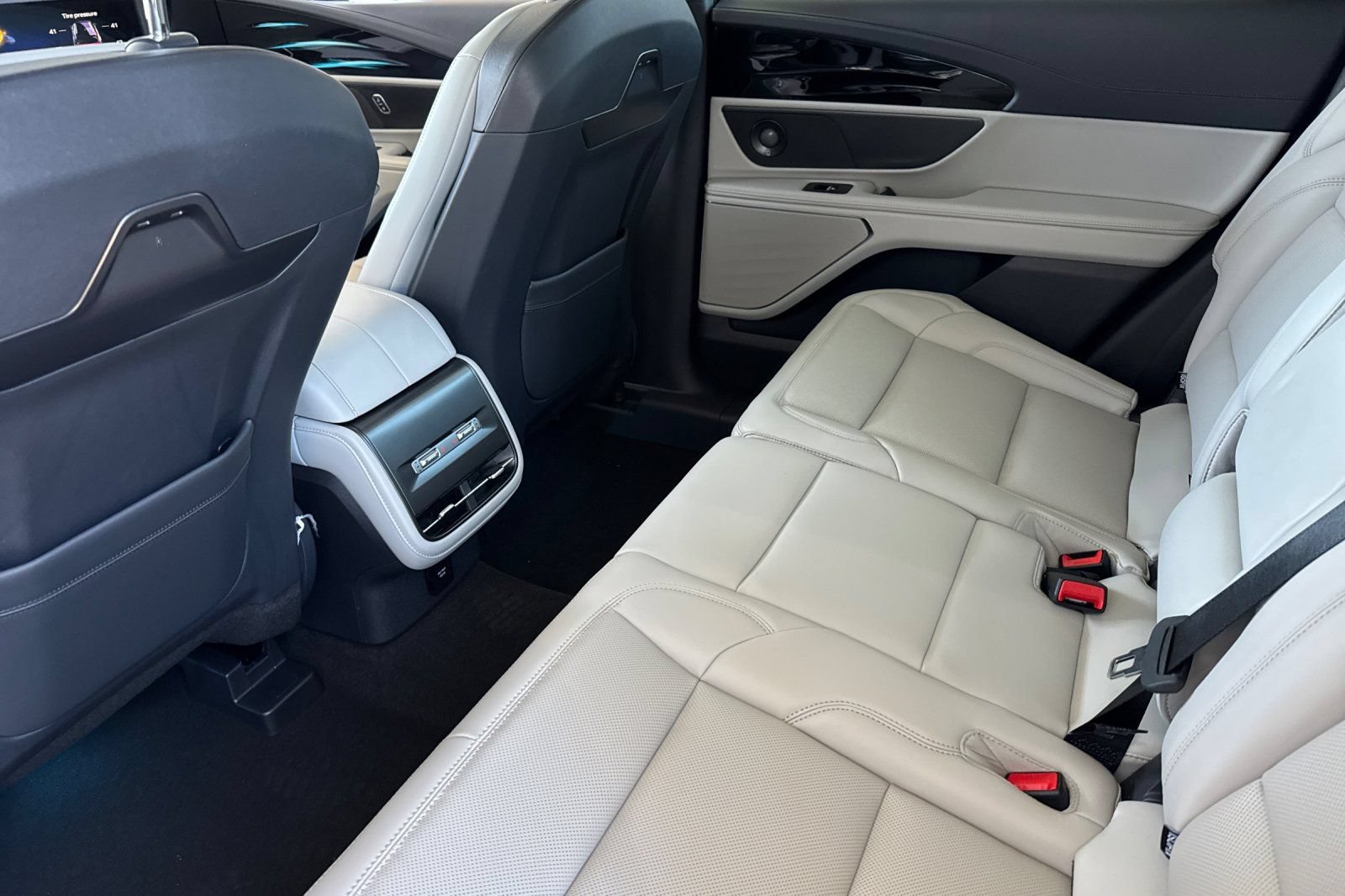 New 2026 Lincoln Nautilus Premier w/ Equipment Group 102A AWD/4WD image 9