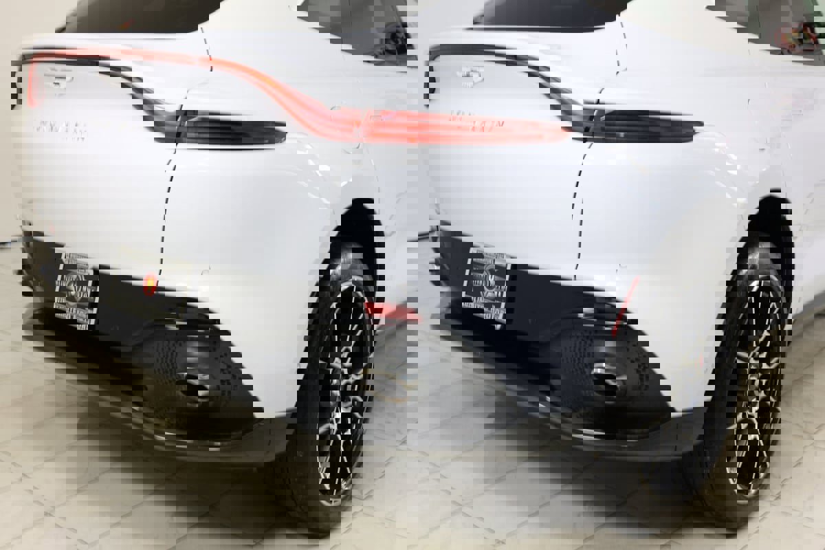 Used 2021 Aston Martin DBX image 40