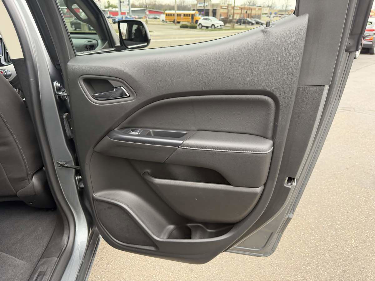 Used 2019 GMC Canyon SLE w/ Elevation Edition image 17