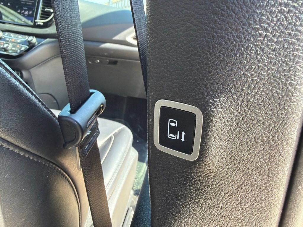 Used 2025 Chrysler Pacifica Select FWD image 16