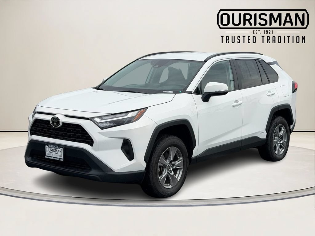 Used 2025 Toyota RAV4 XLE AWD/4WD image 5