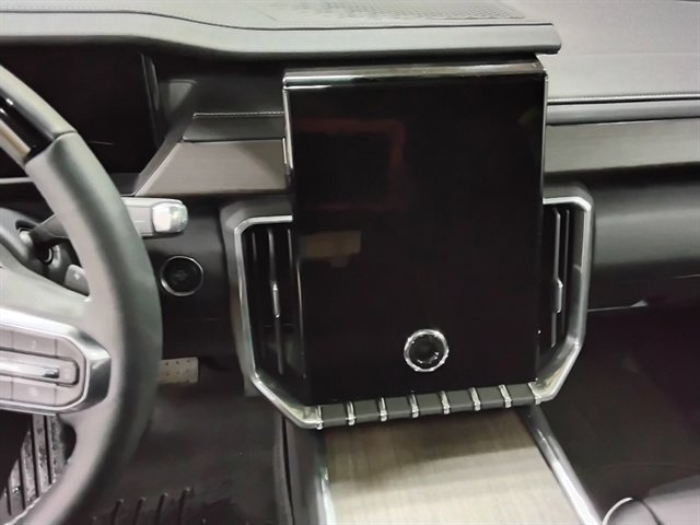 Used 2025 GMC Acadia Denali w/ Super Cruise Package image 12