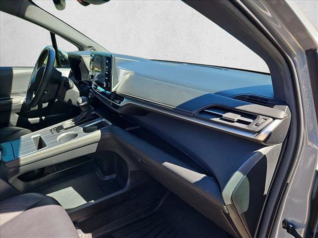 Used 2023 Toyota Sienna XLE Woodland Edition image 22