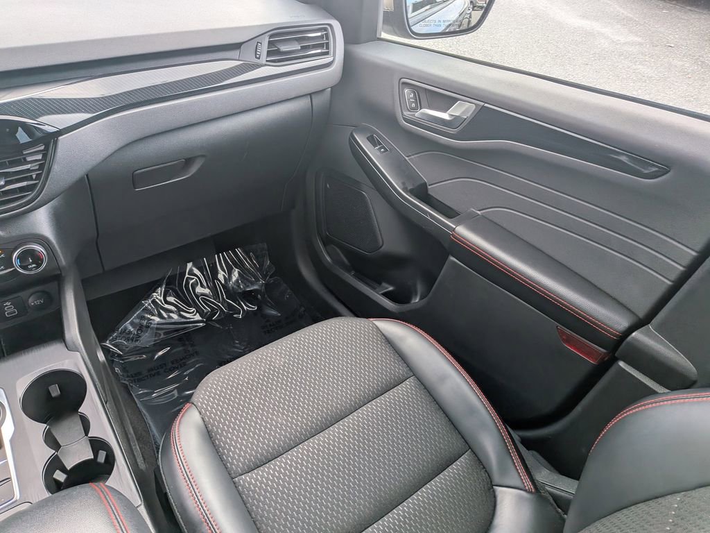 Used 2025 Ford Escape ST-Line FWD image 17