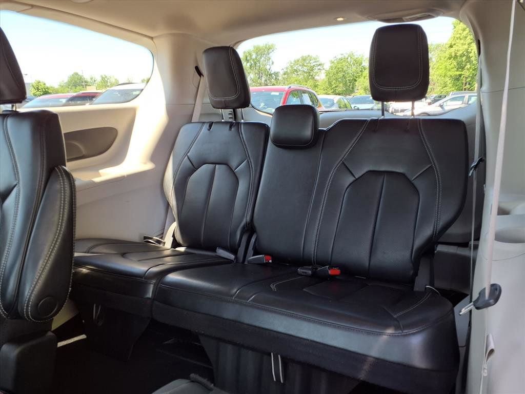 Used 2023 Chrysler Pacifica Touring-L FWD image 30