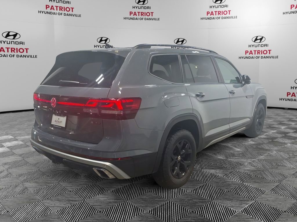 Used 2025 Volkswagen Atlas Peak Edition SE image 6