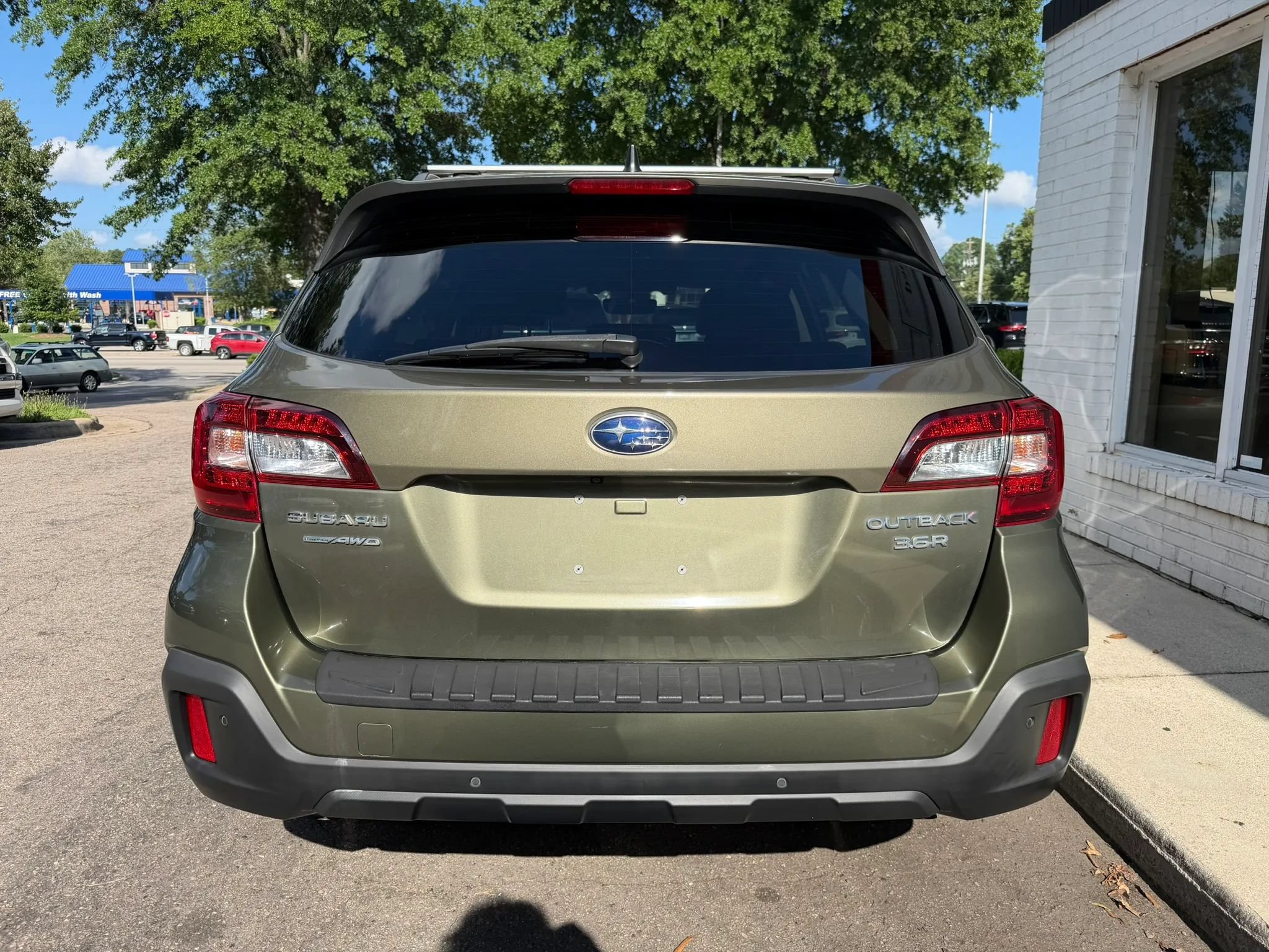 Used 2018 Subaru Outback 3.6R Touring AWD/4WD image 6