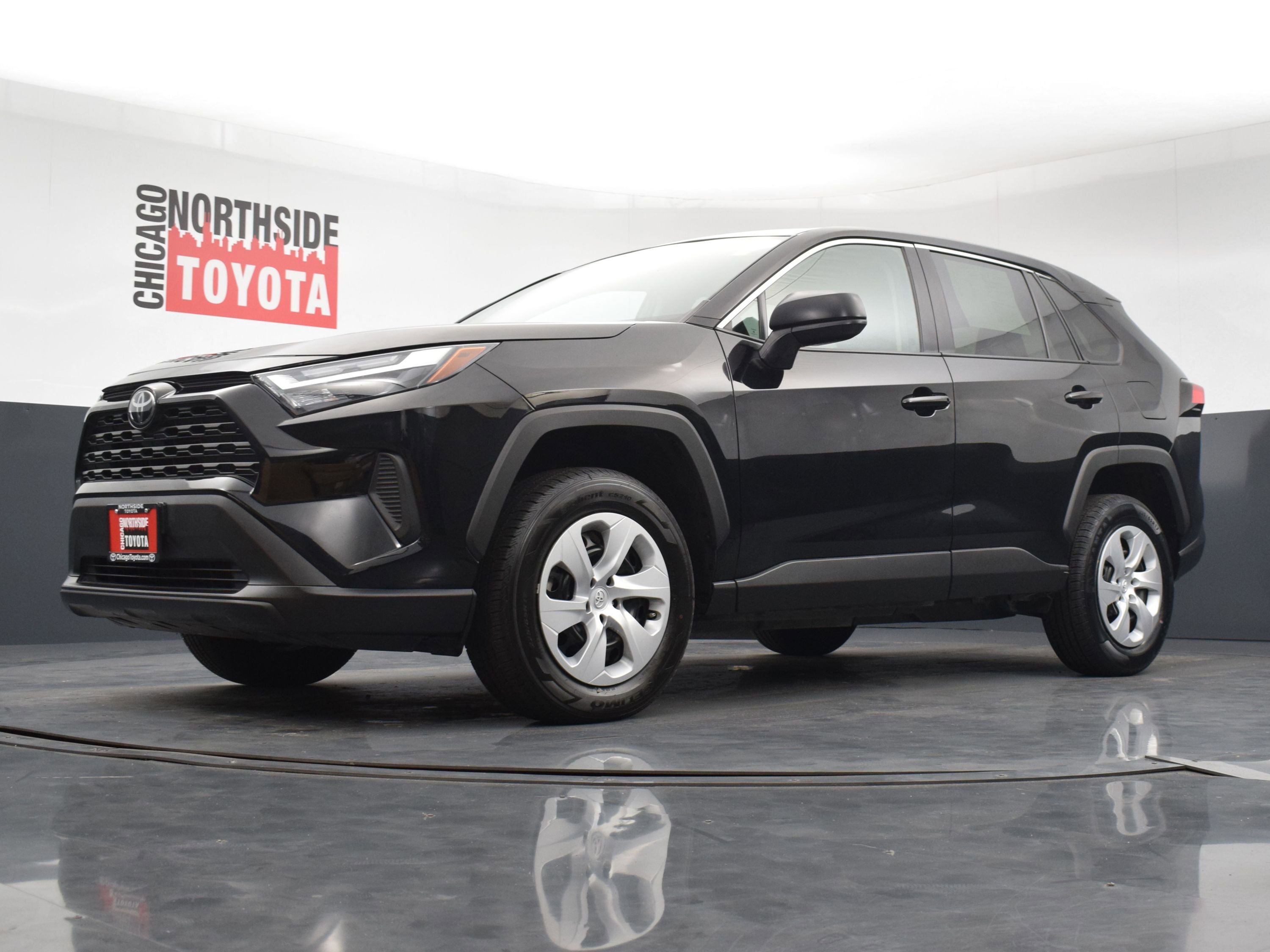 Used 2024 Toyota RAV4 LE AWD/4WD image 30