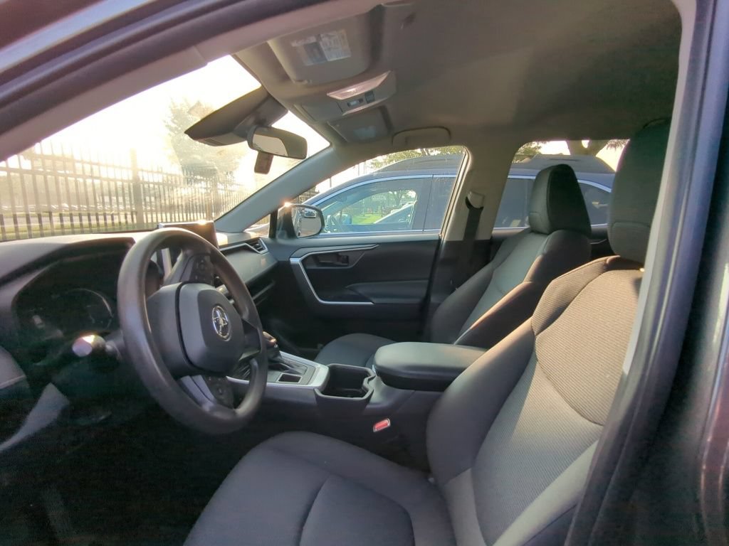 Used 2023 Toyota RAV4 LE AWD/4WD image 6