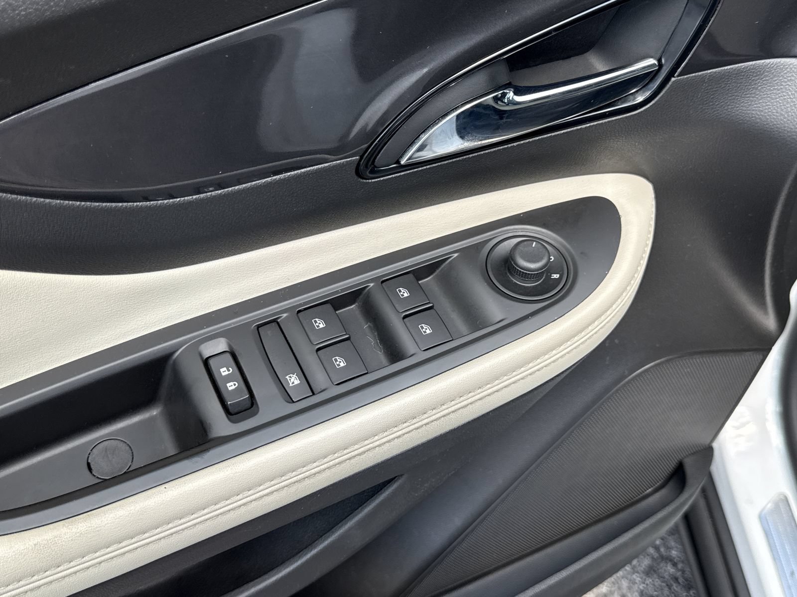 Used 2020 Buick Encore Preferred FWD image 13