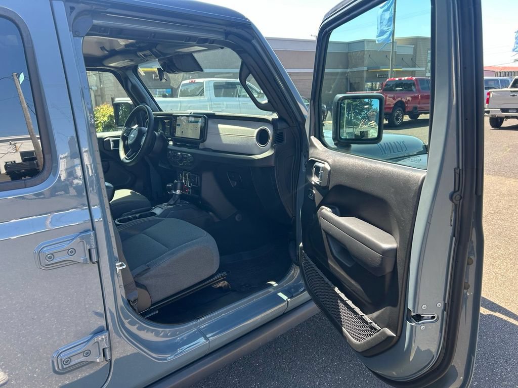 Used 2024 Jeep Wrangler Unlimited AWD/4WD image 32