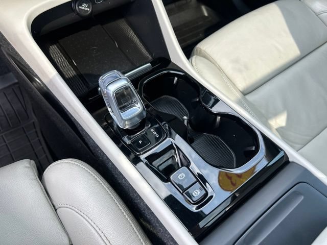 Used 2023 Volvo XC40 B4 Ultimate w/ Protection Package Premier FWD image 27