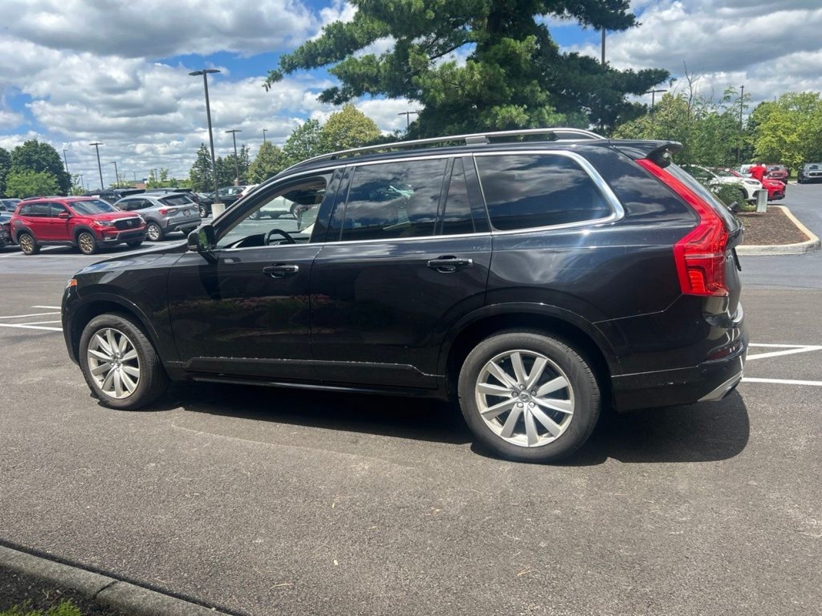 Used 2016 Volvo XC90 T6 Momentum w/ Momentum Plus Package AWD/4WD image 10