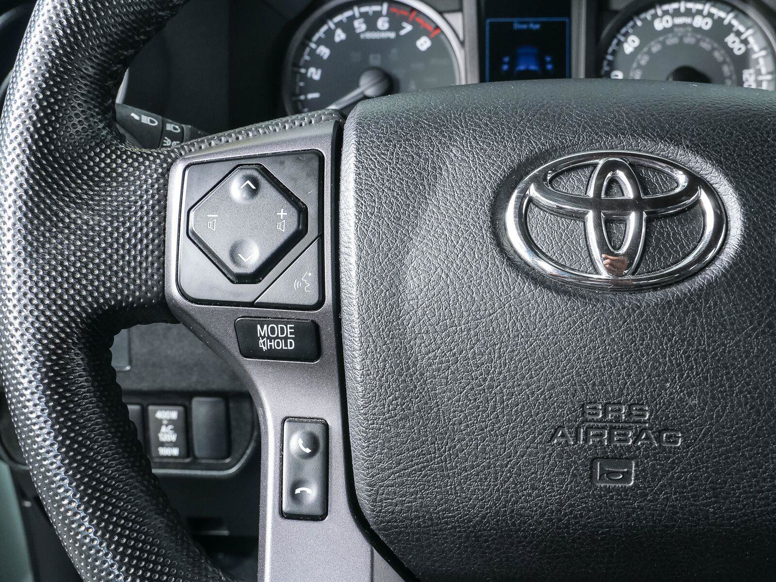 Used 2022 Toyota Tacoma TRD Off-Road AWD/4WD image 10