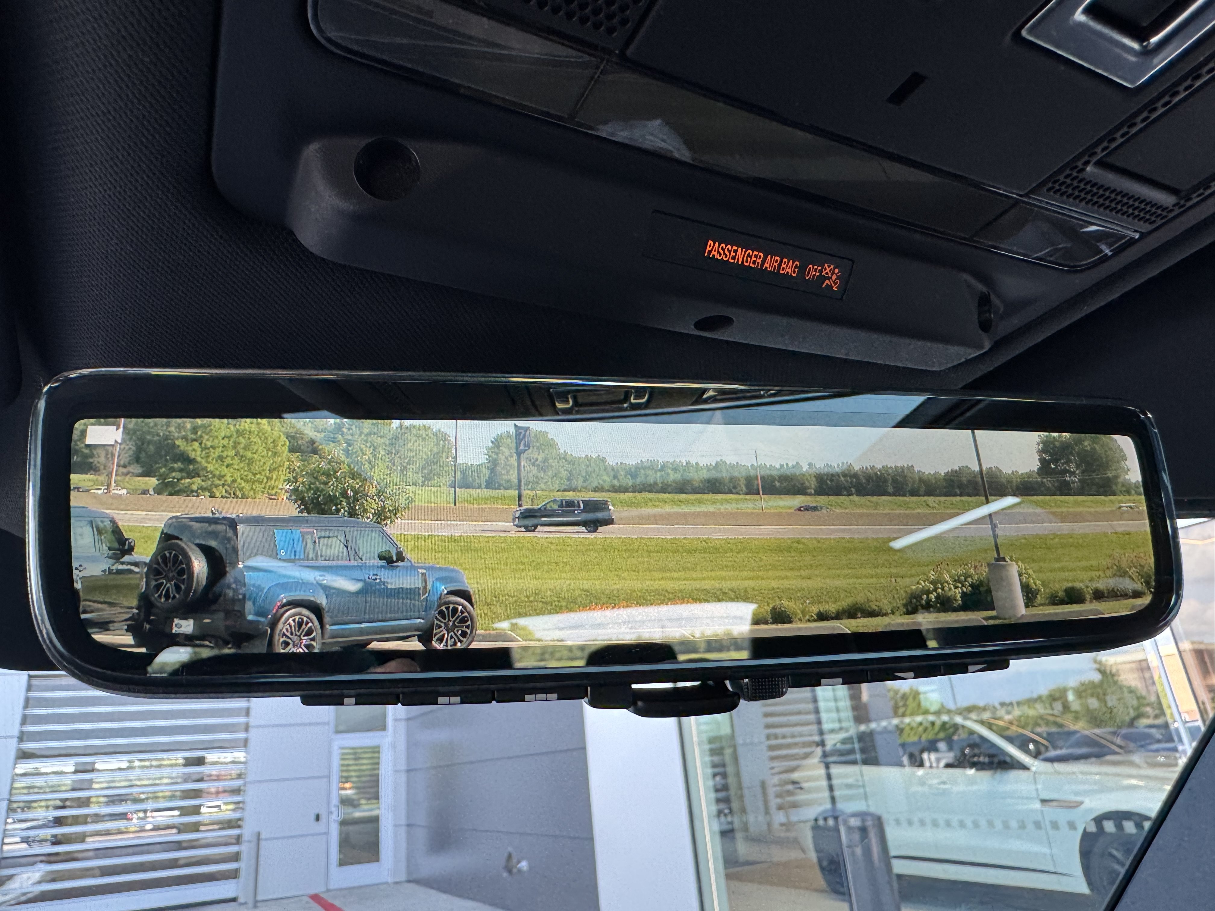 Certified 2024 Land Rover Defender 90 V8 AWD/4WD image 26