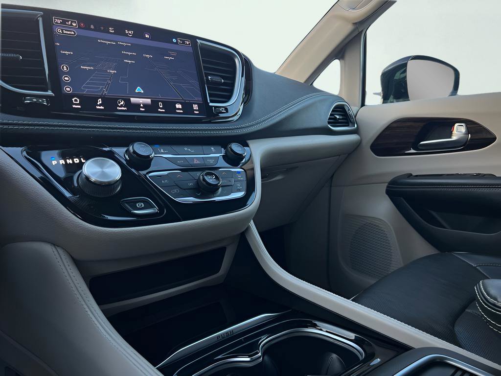 Used 2021 Chrysler Pacifica Limited image 50