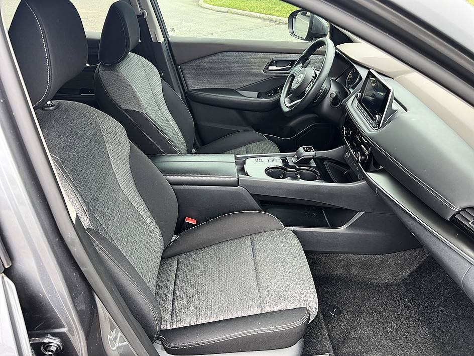 Certified 2023 Nissan Rogue SV FWD image 17