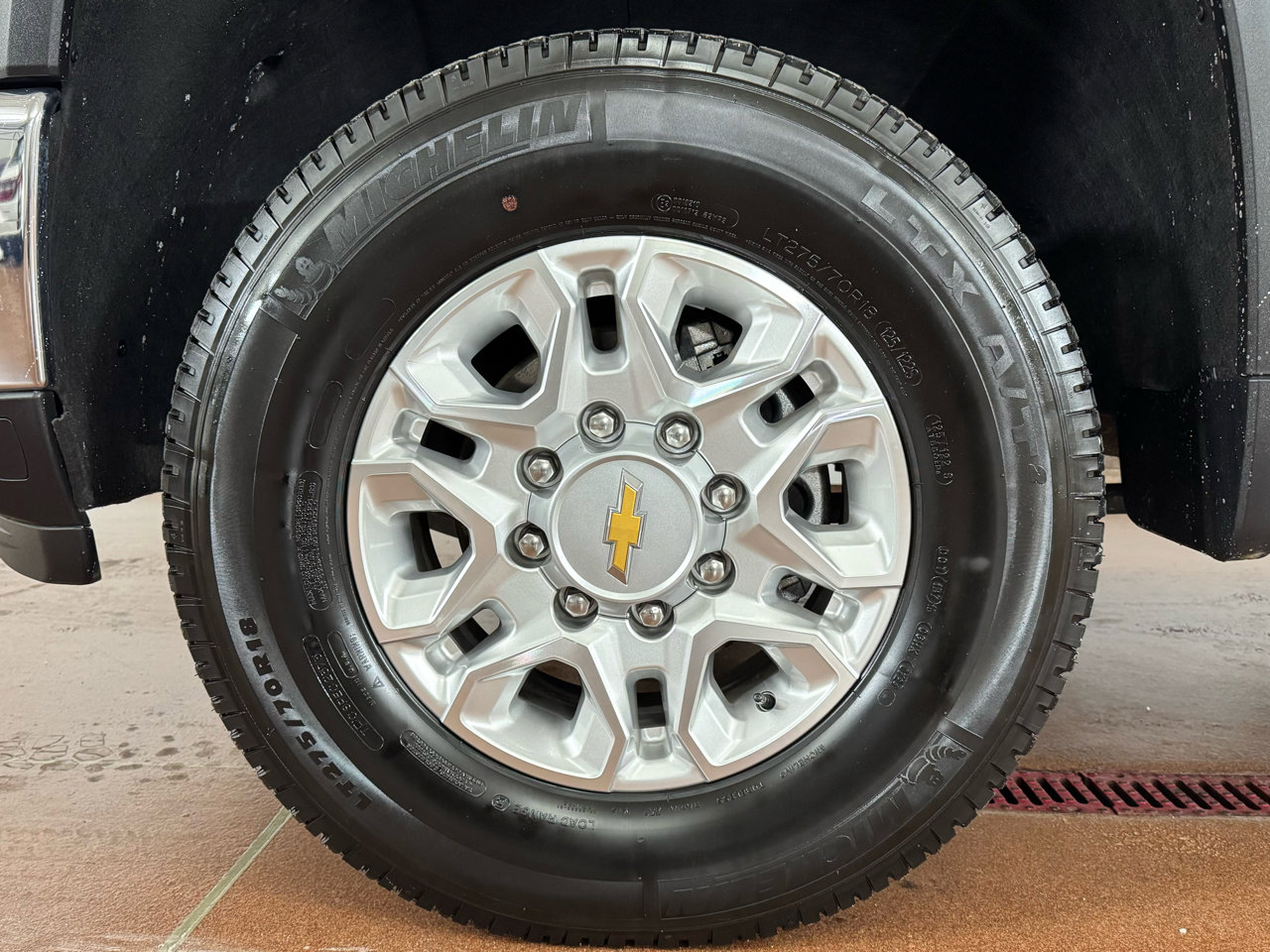 Used 2024 Chevrolet Silverado 2500 LT w/ Convenience Package image 9