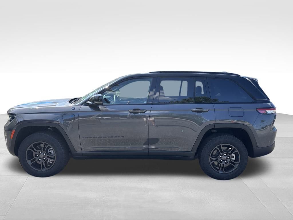 New 2024 Jeep Grand Cherokee Trailhawk w/ Advanced Protech Group II video 3