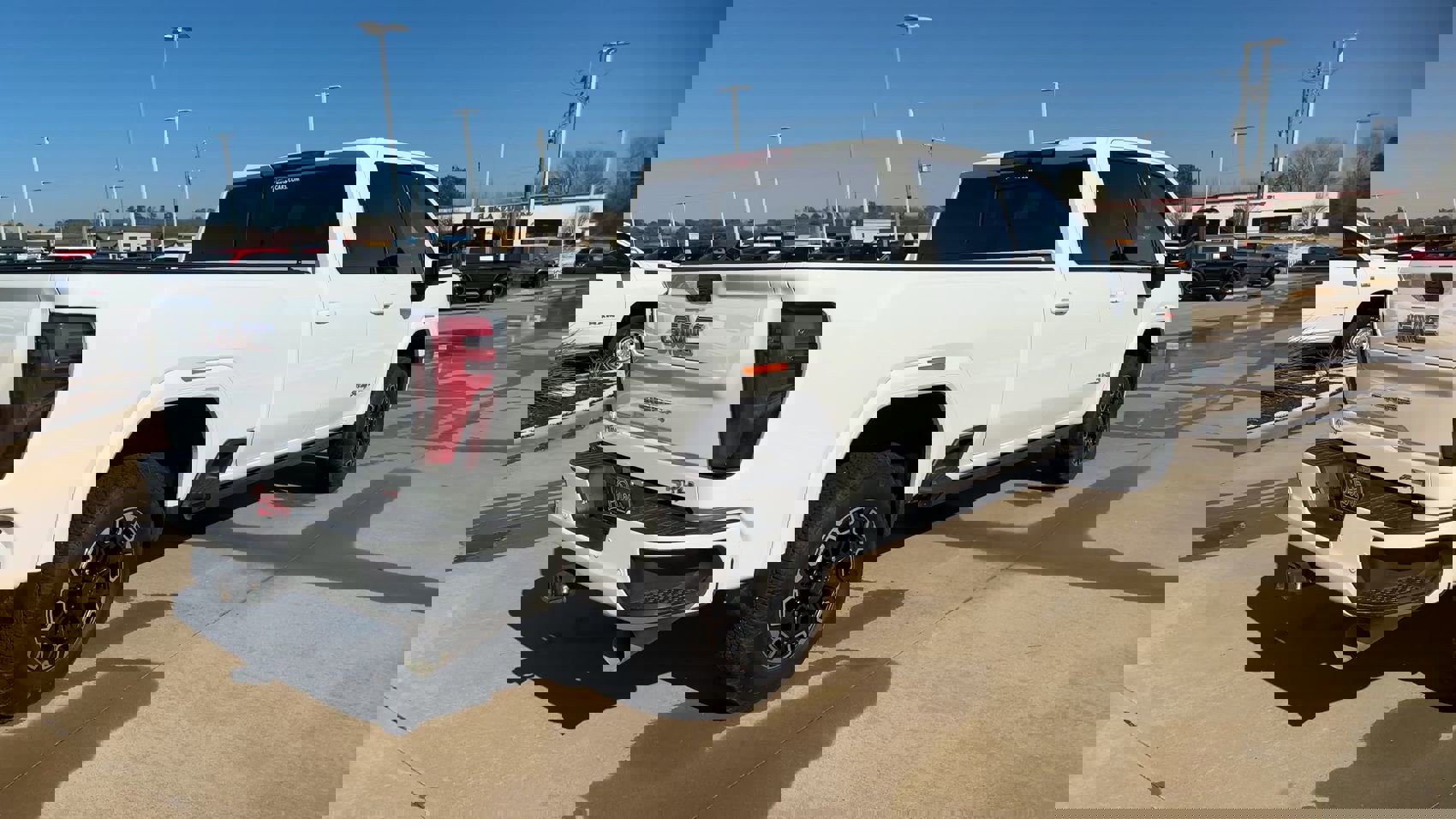 Used 2025 GMC Sierra 3500 AT4 w/ AT4 Preferred Package image 7