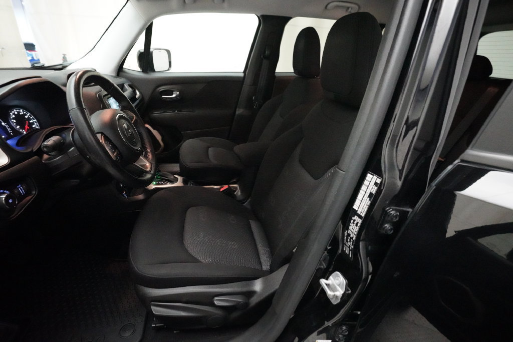 Used 2017 Jeep Renegade Latitude w/ Cold Weather Group AWD/4WD image 7