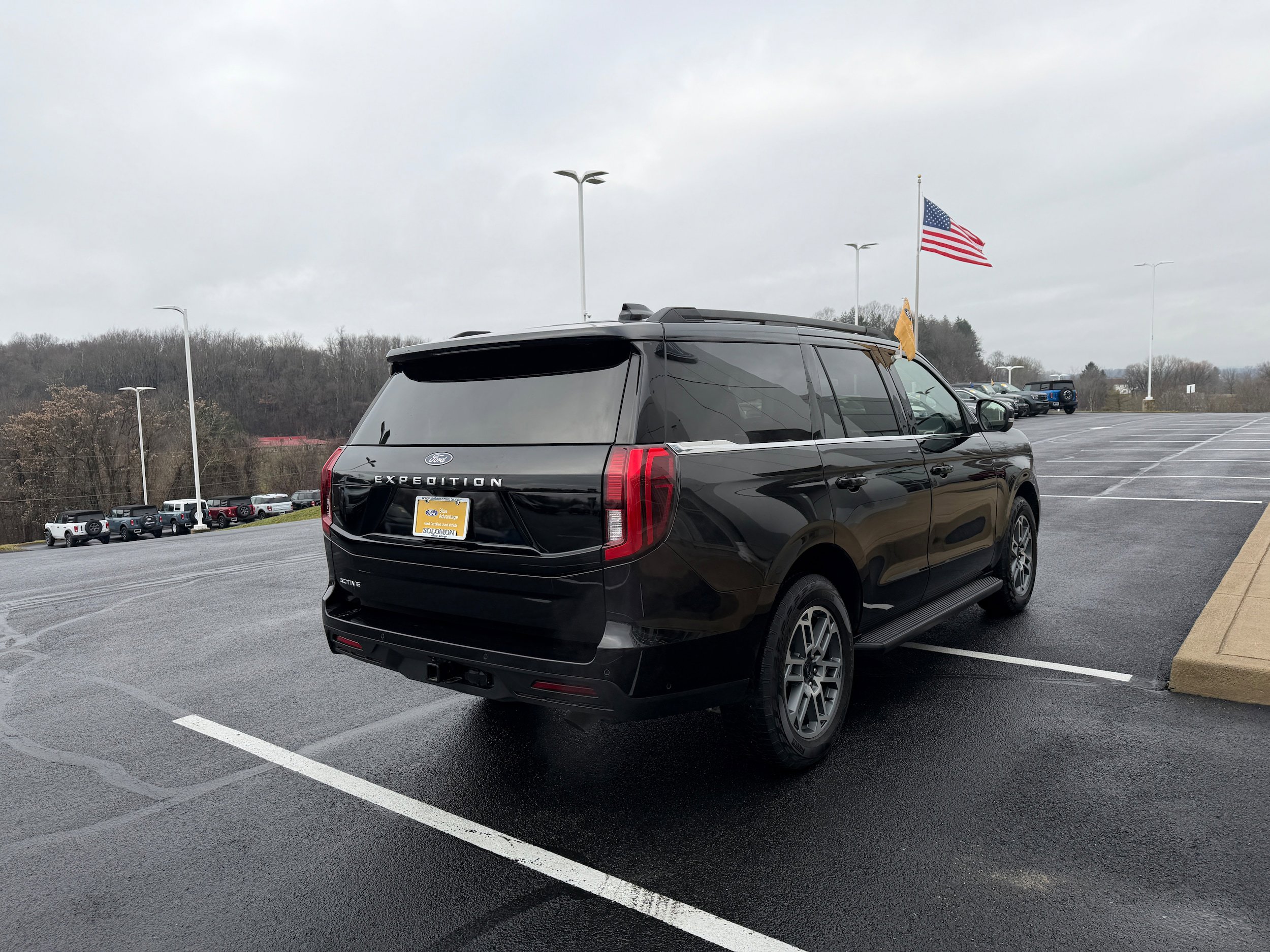 Certified 2025 Ford Expedition Active AWD/4WD image 6