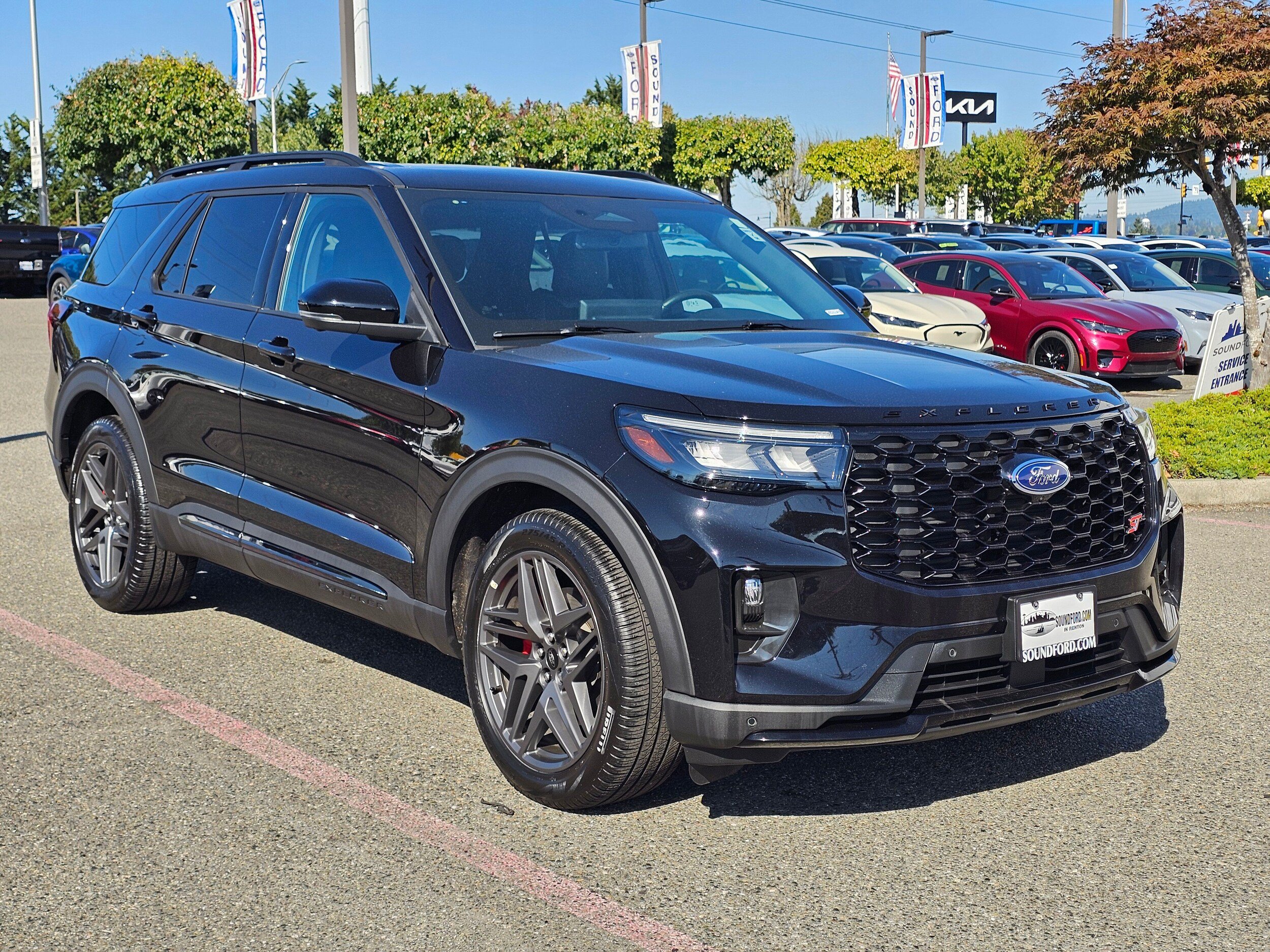 Used 2025 Ford Explorer ST w/ Sun And Sound Package AWD/4WD image 3