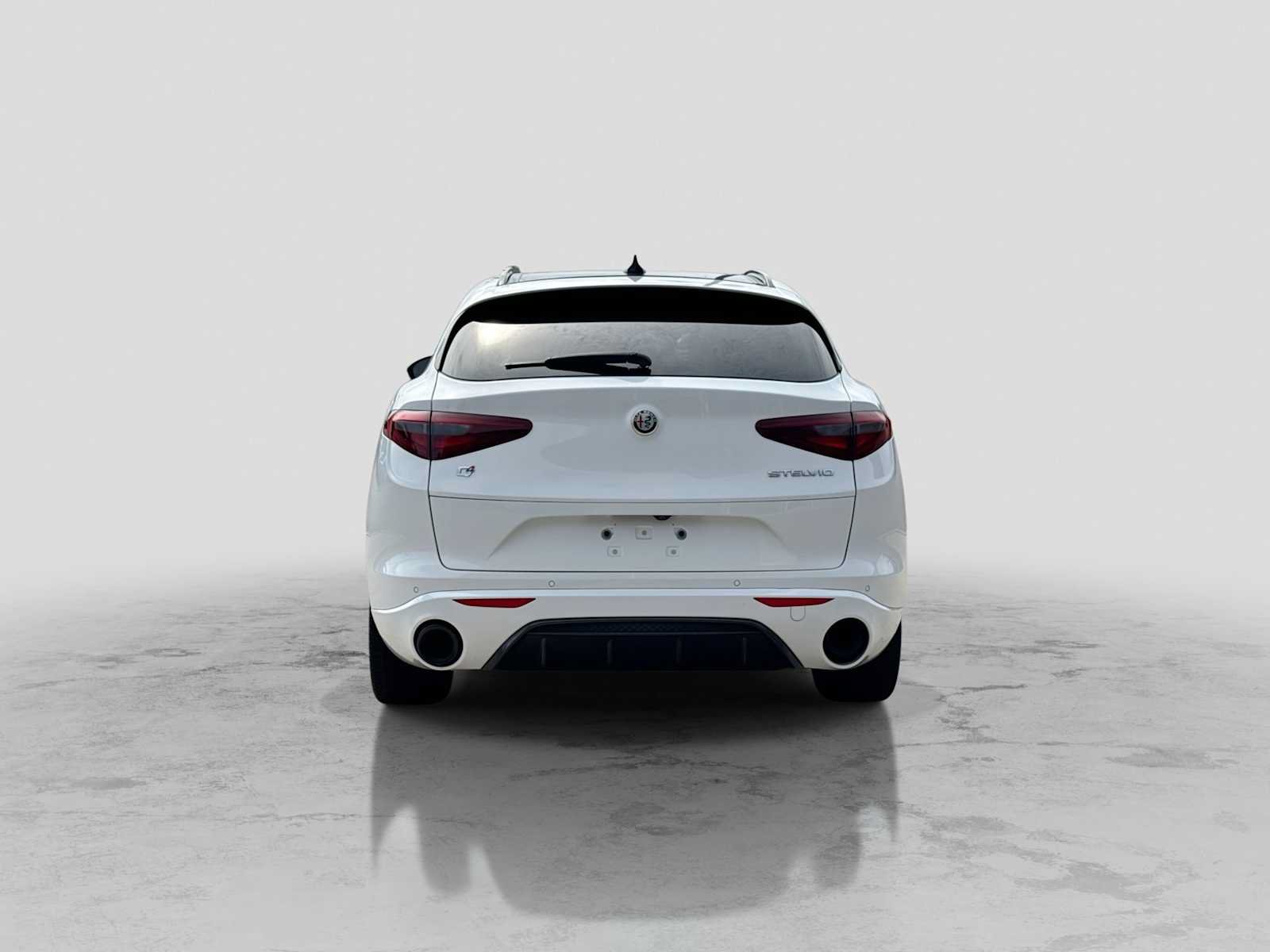Used 2023 Alfa Romeo Stelvio Veloce AWD/4WD image 5