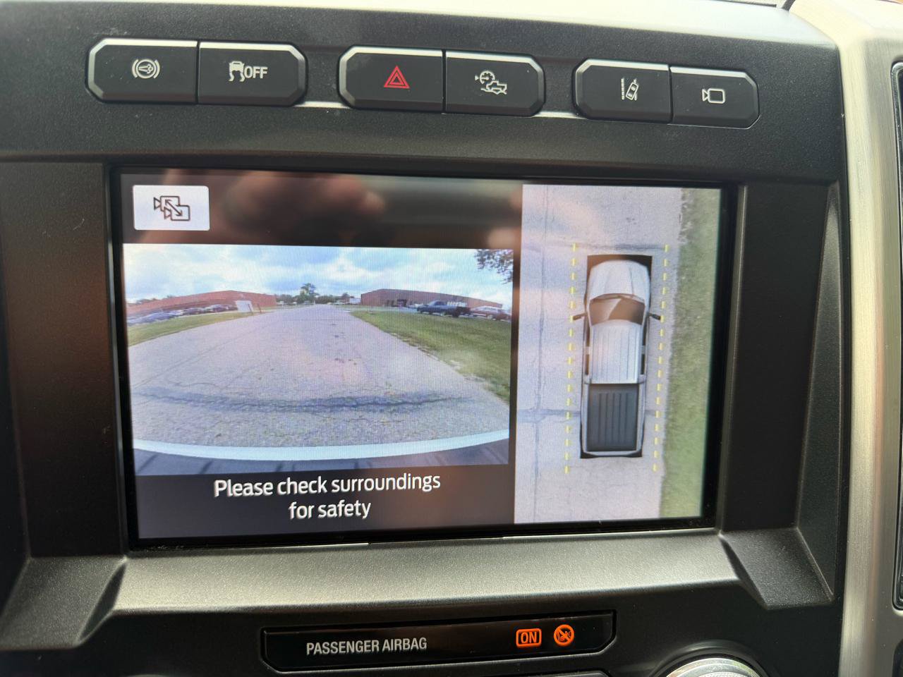 Used 2020 Ford F350 Platinum w/ Tremor Off-Road Package AWD/4WD image 28