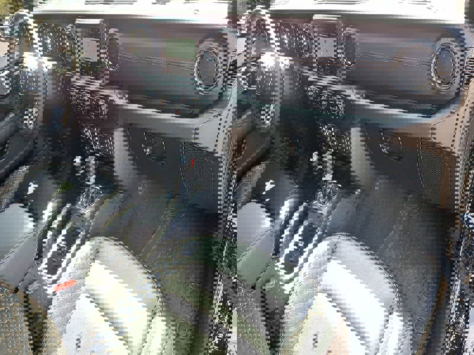 Used 2023 Jeep Gladiator Overland image 34